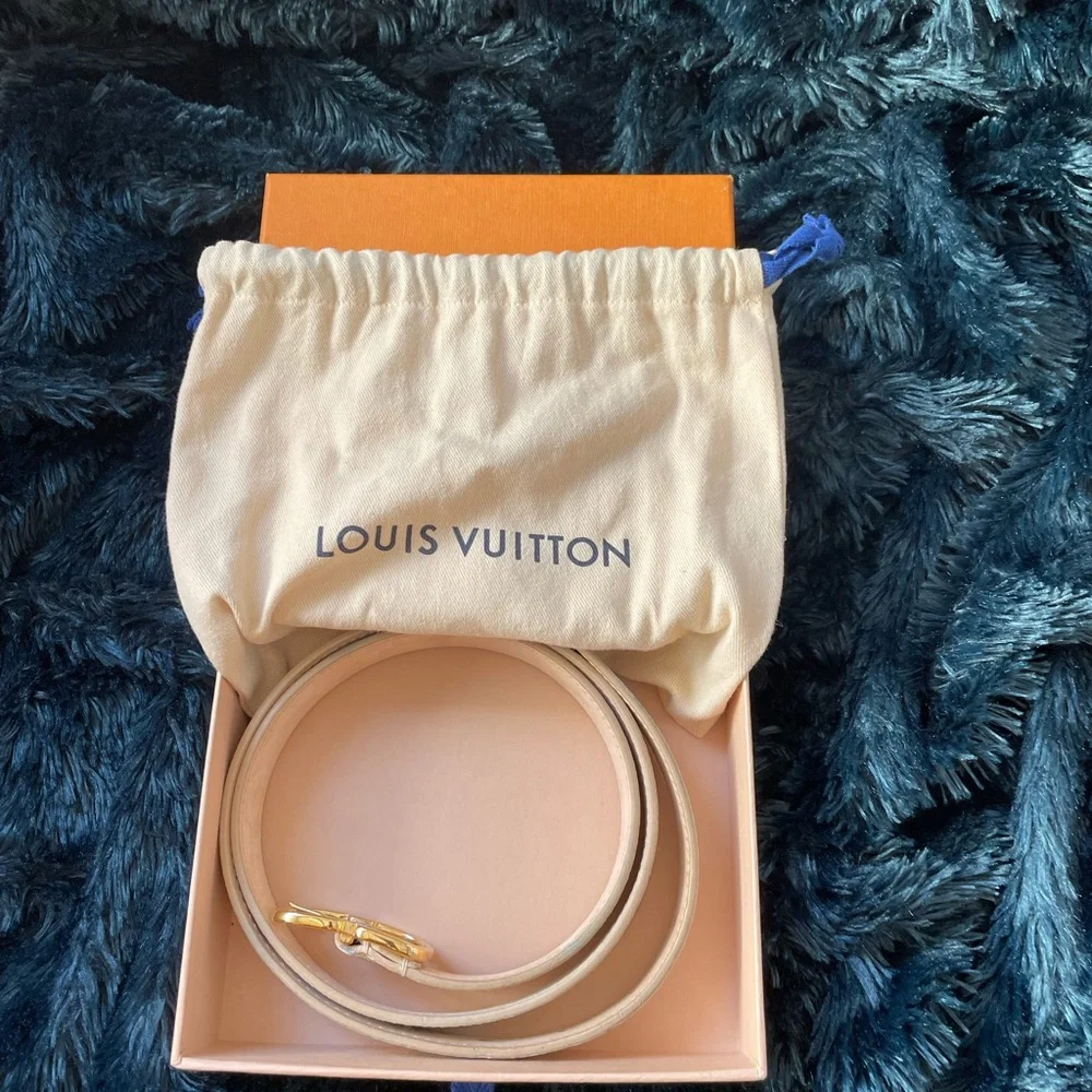 Louis Vuitton Damier Azur belt, size 90|36. Worn less than 5 times. - Picture 2 of 6